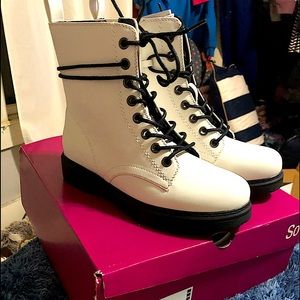 SO WHITE BOWFIN AKNLE BOOT